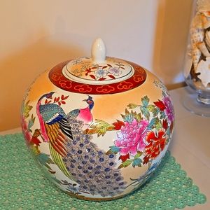 Vintage Chinoserie jar with lid
